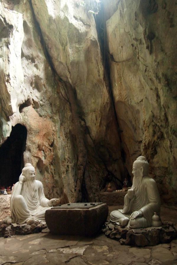 В пещерах Дананга