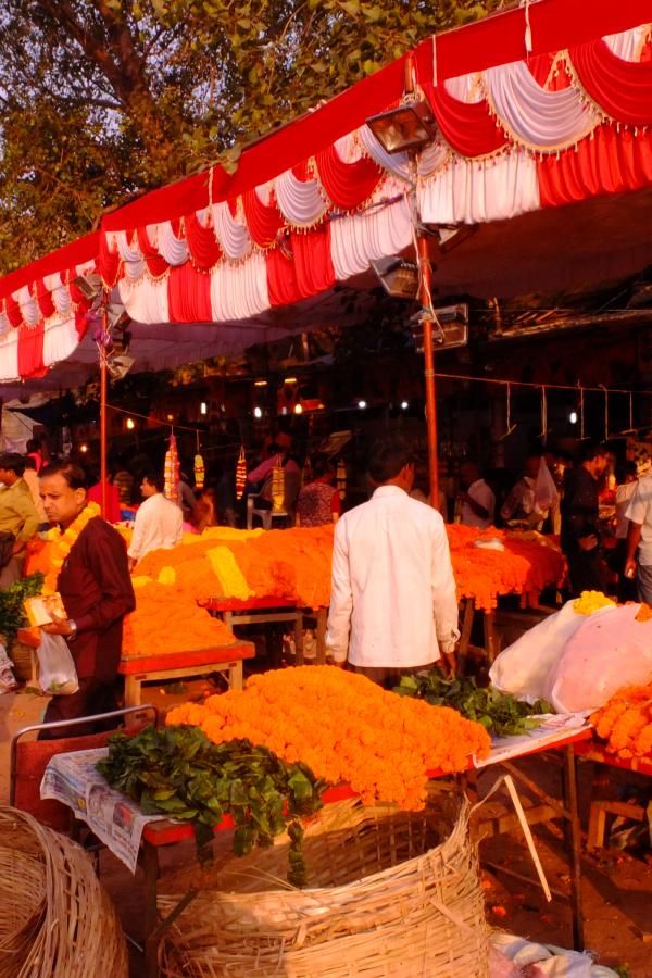 Рынок полон бархоток накануне Дивали
