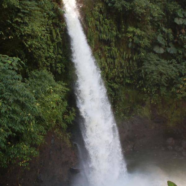 Один из водопадо Ла Паз