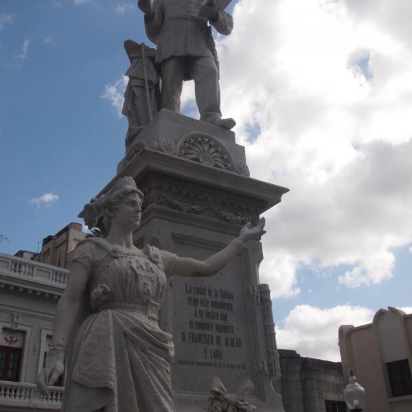 Памятник инженеру Франсиско де Альбеару