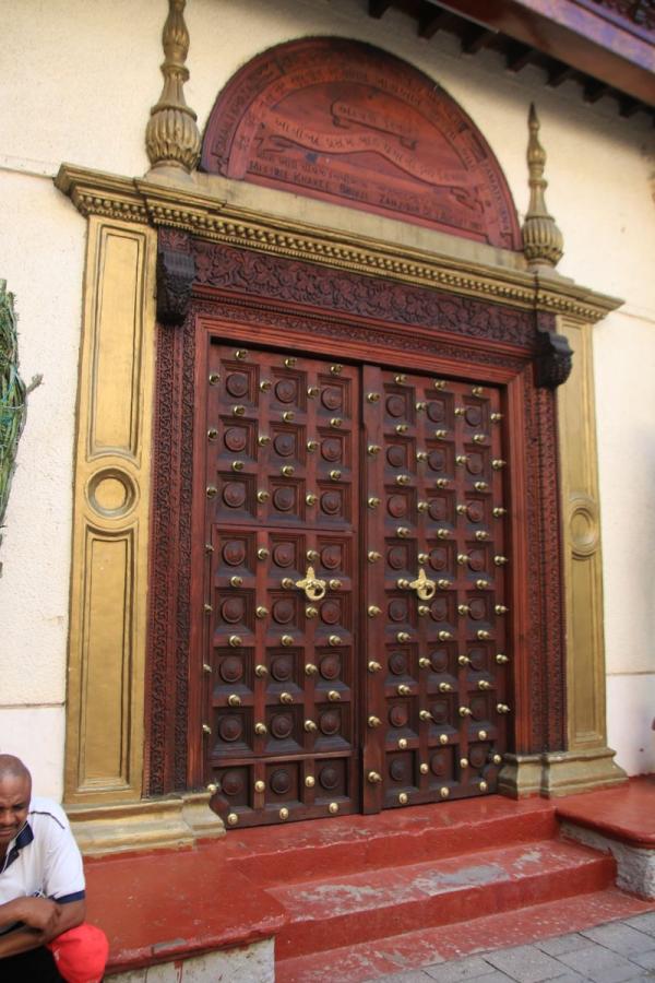 Знаменитые двери Занзибара