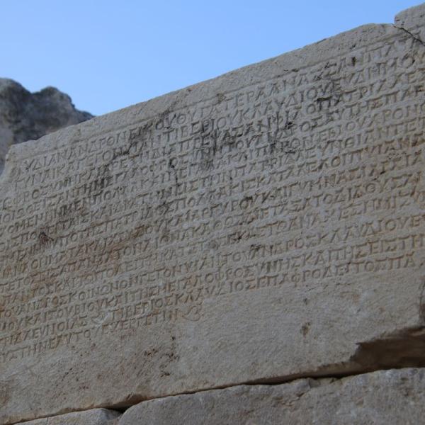 Древние письмена похожи на шифр