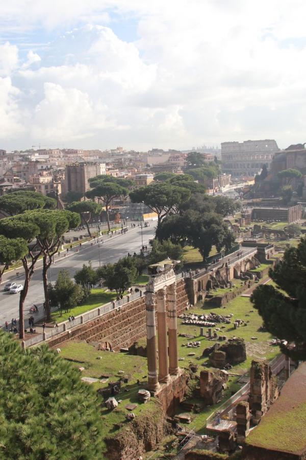 Вид на форум Траяна и Колизей
