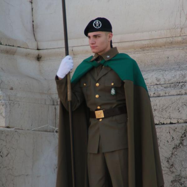 Гвардеец на площади Венеции